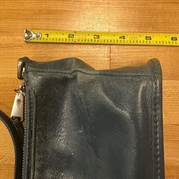 HOBO Cadence denim blue leather cross body / wristlet w/convertible straps - Picture 15 of 16